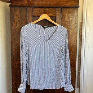 Banana Republic Women's Blouse with Split Sleeves in Medium